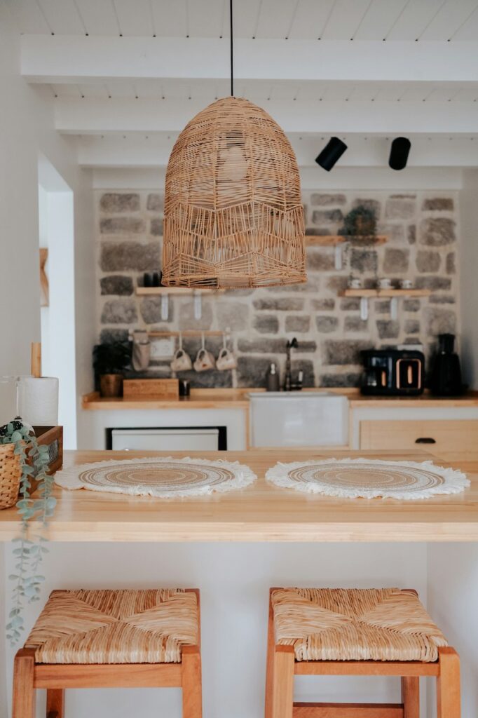 coastal kitchen decor ideas - rattan details at bar